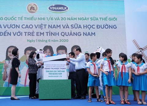 Vinamilk tặng quà 1-6 đặc biệt đến với trẻ em Quảng Nam - Ảnh 1. Vinamilk tặng quà 1-6 đặc biệt đến với trẻ em Quảng Nam - Ảnh 1.