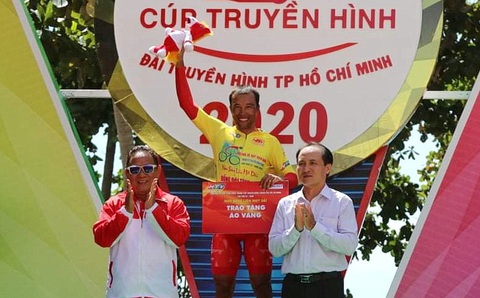 Được đồng đội tiếp sức Nguyễn Trường Tài thành công ‘xé’ áo vàng - Ảnh 3. Được đồng đội tiếp sức Nguyễn Trường Tài thành công ‘xé’ áo vàng - Ảnh 3.