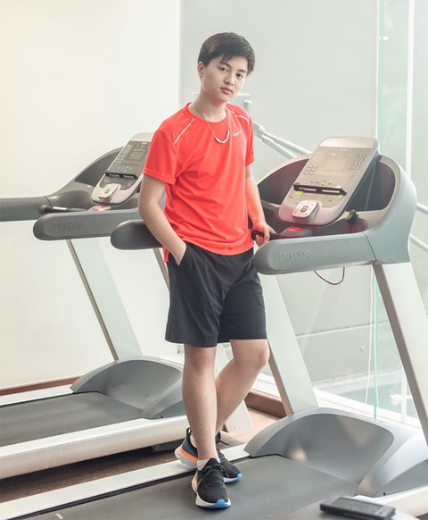 15 tuổi nặng 90kg, cậu bé Kỳ Vĩ đã giảm ngoạn mục 22 ký sau 8 tháng như thế nào? - Ảnh 2. 15 tuổi nặng 90kg, cậu bé Kỳ Vĩ đã giảm ngoạn mục 22 ký sau 8 tháng như thế nào? - Ảnh 2.