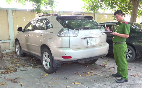 Xe sang Lexus RX330 được chuyển nhượng trái phép để trốn thuế? - Ảnh 1. Xe sang Lexus RX330 được chuyển nhượng trái phép để trốn thuế? - Ảnh 1.