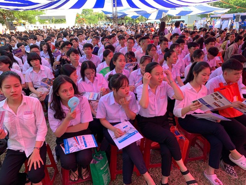Sáng nay 20-6, tư vấn tuyển sinh - hướng nghiệp 2020 ở Quảng Nam - Ảnh 7. Sáng nay 20-6, tư vấn tuyển sinh - hướng nghiệp 2020 ở Quảng Nam - Ảnh 7.