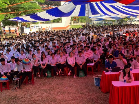 Sáng nay 20-6, tư vấn tuyển sinh - hướng nghiệp 2020 ở Quảng Nam - Ảnh 9. Sáng nay 20-6, tư vấn tuyển sinh - hướng nghiệp 2020 ở Quảng Nam - Ảnh 9.