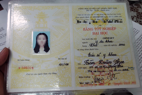 Bác sĩ ‘dỏm’ xài bằng đại học giả học lên chuyên khoa 1 - Ảnh 1. Bác sĩ ‘dỏm’ xài bằng đại học giả học lên chuyên khoa 1 - Ảnh 1.