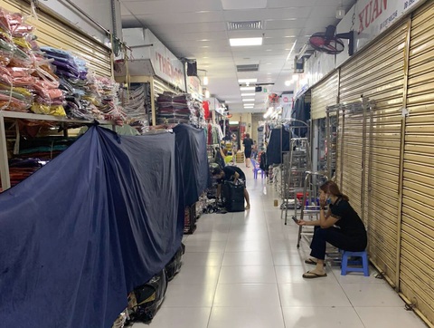 Mua bán ế ẩm vẫn chưa được miễn giảm thuế, phí - Ảnh 3. Mua bán ế ẩm vẫn chưa được miễn giảm thuế, phí - Ảnh 3.