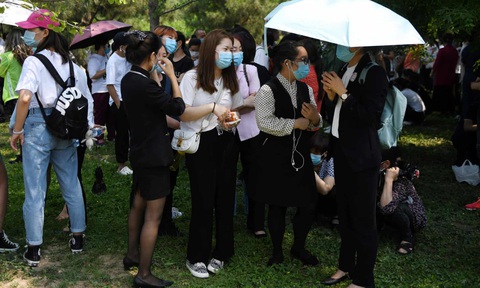 Bất an bao trùm Bắc Kinh sau khi bùng phát ổ dịch COVID-19 mới - Ảnh 1. Bất an bao trùm Bắc Kinh sau khi bùng phát ổ dịch COVID-19 mới - Ảnh 1.