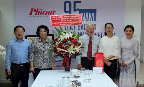 Lãnh đạo TP.HCM thăm cơ quan báo chí nhân Ngày báo chí cách mạng Việt Nam - Ảnh 3. Lãnh đạo TP.HCM thăm cơ quan báo chí nhân Ngày báo chí cách mạng Việt Nam - Ảnh 3.