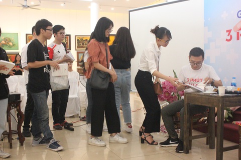 Tác giả ‘Để yên cho bác sĩ hiền’ lại gây sốt với 3 phút sơ cứu - Ảnh 2. Tác giả ‘Để yên cho bác sĩ hiền’ lại gây sốt với 3 phút sơ cứu - Ảnh 2.