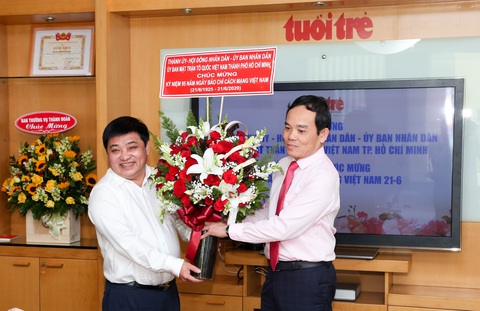 Lãnh đạo TP.HCM thăm cơ quan báo chí nhân Ngày báo chí cách mạng Việt Nam - Ảnh 2. Lãnh đạo TP.HCM thăm cơ quan báo chí nhân Ngày báo chí cách mạng Việt Nam - Ảnh 2.