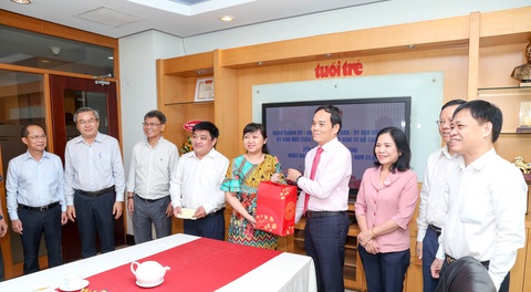 Phó bí thư Trần Lưu Quang: Mong Tuổi Trẻ luôn được người dân tìm đến thông tin chính thống - Ảnh 3. Phó bí thư Trần Lưu Quang: Mong Tuổi Trẻ luôn được người dân tìm đến thông tin chính thống - Ảnh 3.