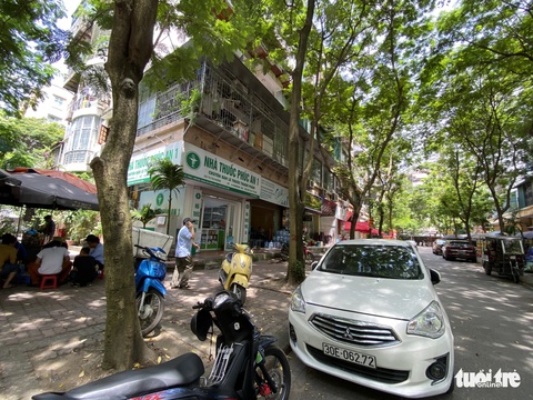 Hàng loạt tòa nhà tái định cư ở Hà Nội bị xẻ thịt để kinh doanh - Ảnh 1. Hàng loạt tòa nhà tái định cư ở Hà Nội bị xẻ thịt để kinh doanh - Ảnh 1.