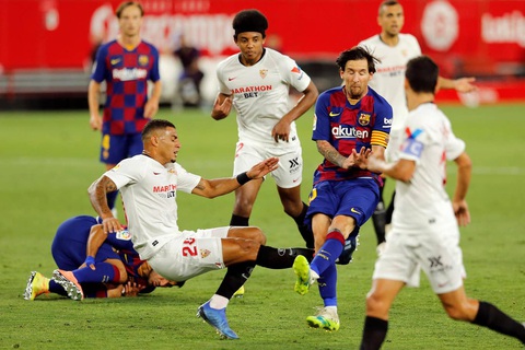 Barca bị Sevilla cầm hòa, Messi suýt đánh nhau trên sân - Ảnh 3. Barca bị Sevilla cầm hòa, Messi suýt đánh nhau trên sân - Ảnh 3.