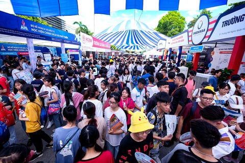 Trường ĐH đem hàng hot tới ngày hội tư vấn tuyển sinh - Ảnh 15. Trường ĐH đem hàng hot tới ngày hội tư vấn tuyển sinh - Ảnh 15.