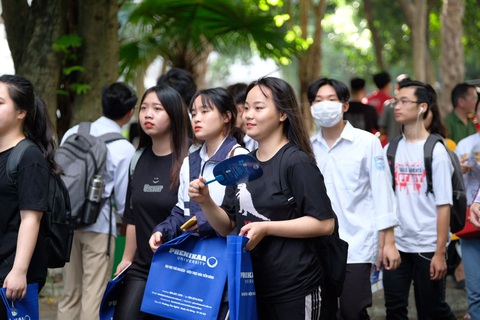 Sáng nay, báo Tuổi Trẻ tư vấn tuyển sinh ở TP.HCM, Hà Nội, Đà Nẵng - Ảnh 7. Sáng nay, báo Tuổi Trẻ tư vấn tuyển sinh ở TP.HCM, Hà Nội, Đà Nẵng - Ảnh 7.