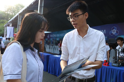 Sáng nay, báo Tuổi Trẻ tư vấn tuyển sinh ở TP.HCM, Hà Nội, Đà Nẵng - Ảnh 10. Sáng nay, báo Tuổi Trẻ tư vấn tuyển sinh ở TP.HCM, Hà Nội, Đà Nẵng - Ảnh 10.