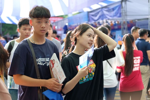 Sáng nay, báo Tuổi Trẻ tư vấn tuyển sinh ở TP.HCM, Hà Nội, Đà Nẵng - Ảnh 9. Sáng nay, báo Tuổi Trẻ tư vấn tuyển sinh ở TP.HCM, Hà Nội, Đà Nẵng - Ảnh 9.