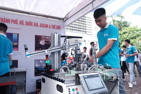 Trường ĐH đem hàng hot tới ngày hội tư vấn tuyển sinh - Ảnh 10. Trường ĐH đem hàng hot tới ngày hội tư vấn tuyển sinh - Ảnh 10.