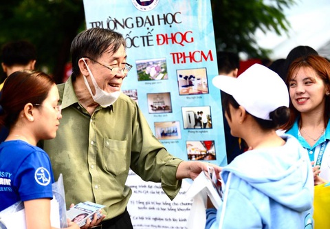 Sáng nay, báo Tuổi Trẻ tư vấn tuyển sinh ở TP.HCM, Hà Nội, Đà Nẵng - Ảnh 11. Sáng nay, báo Tuổi Trẻ tư vấn tuyển sinh ở TP.HCM, Hà Nội, Đà Nẵng - Ảnh 11.