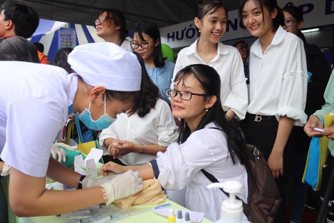 Trường ĐH đem hàng hot tới ngày hội tư vấn tuyển sinh - Ảnh 13. Trường ĐH đem hàng hot tới ngày hội tư vấn tuyển sinh - Ảnh 13.