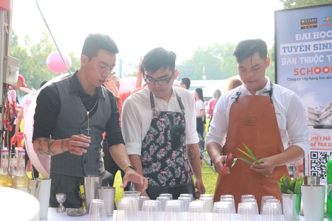 Trường ĐH đem hàng hot tới ngày hội tư vấn tuyển sinh - Ảnh 12. Trường ĐH đem hàng hot tới ngày hội tư vấn tuyển sinh - Ảnh 12.