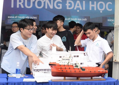 Trường ĐH đem hàng hot tới ngày hội tư vấn tuyển sinh - Ảnh 1. Trường ĐH đem hàng hot tới ngày hội tư vấn tuyển sinh - Ảnh 1.