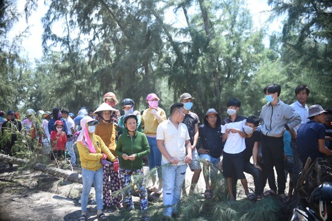 1 thanh niên trong nhóm đi chơi nhận sát hại em gái 13 tuổi - Ảnh 1. 1 thanh niên trong nhóm đi chơi nhận sát hại em gái 13 tuổi - Ảnh 1.