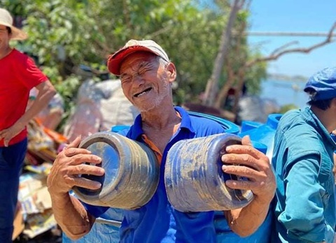 Đưa nước sạch giải khát cho người dân xã đảo - Ảnh 4. Đưa nước sạch giải khát cho người dân xã đảo - Ảnh 4.