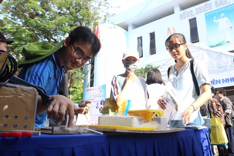 Trường ĐH đem hàng hot tới ngày hội tư vấn tuyển sinh - Ảnh 11. Trường ĐH đem hàng hot tới ngày hội tư vấn tuyển sinh - Ảnh 11.