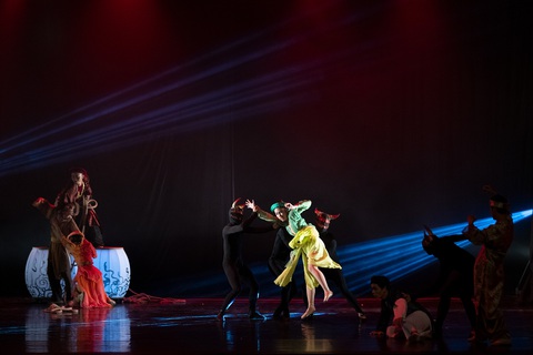 Ballet Kiều đêm công diễn: Ấn tượng nhưng vẫn kỳ vọng chiều sâu hơn - Ảnh 7. Ballet Kiều đêm công diễn: Ấn tượng nhưng vẫn kỳ vọng chiều sâu hơn - Ảnh 7.