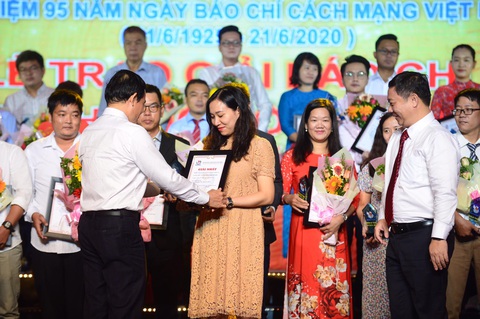 Báo Tuổi Trẻ đoạt 8 giải báo chí TP.HCM lần thứ 38 - Ảnh 2.