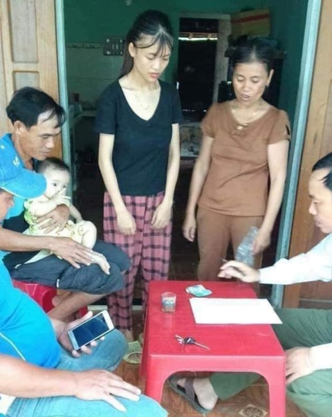 Nhặt được ví chứa tiền và vàng, tìm người đánh mất trả lại - Ảnh 2. Nhặt được ví chứa tiền và vàng, tìm người đánh mất trả lại - Ảnh 2.