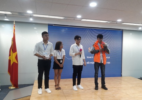 Áo khoác phao đa năng của sinh viên thắng giải cuộc thi khởi nghiệp - Ảnh 1. Áo khoác phao đa năng của sinh viên thắng giải cuộc thi khởi nghiệp - Ảnh 1.