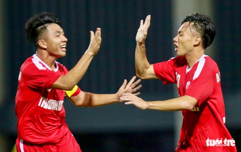HLV Graechen hành động thú vị sau khi cầu thủ U19 HAGL ghi bàn quan trọng - Ảnh 5. HLV Graechen hành động thú vị sau khi cầu thủ U19 HAGL ghi bàn quan trọng - Ảnh 5.