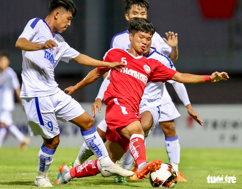 HLV Graechen hành động thú vị sau khi cầu thủ U19 HAGL ghi bàn quan trọng - Ảnh 4. HLV Graechen hành động thú vị sau khi cầu thủ U19 HAGL ghi bàn quan trọng - Ảnh 4.
