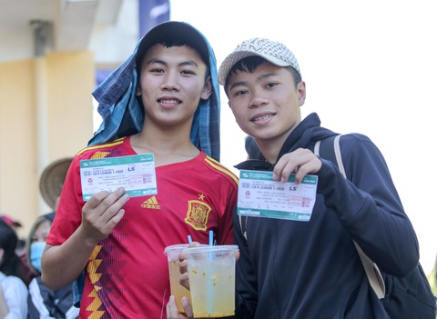Sân Vinh bán vé trận SLNA gặp CLB TP.HCM theo kiểu con nhà nghèo - Ảnh 6. Sân Vinh bán vé trận SLNA gặp CLB TP.HCM theo kiểu con nhà nghèo - Ảnh 6.