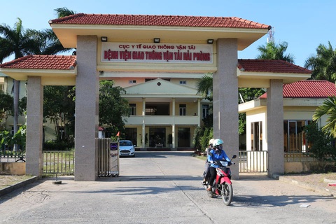 Hàng loạt y, bác sĩ xin nghỉ vì bị bệnh viện nợ lương, bệnh nhân mỏi mòn chờ - Ảnh 1. Hàng loạt y, bác sĩ xin nghỉ vì bị bệnh viện nợ lương, bệnh nhân mỏi mòn chờ - Ảnh 1.