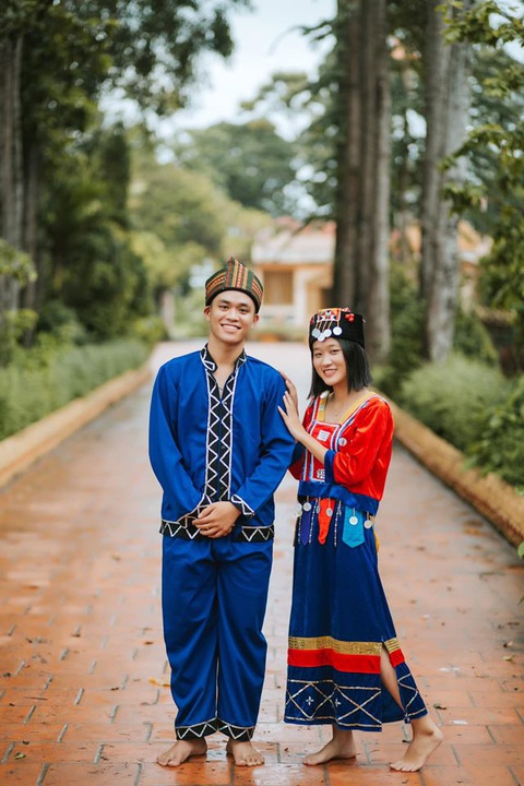 Tìm trang phục các dân tộc trên cả nước chụp bộ ảnh chia tay thời cấp III - Ảnh 7. Tìm trang phục các dân tộc trên cả nước chụp bộ ảnh chia tay thời cấp III - Ảnh 7.