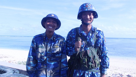 Hai người trẻ đặc biệt ở đảo Sơn Ca - Ảnh 1. Hai người trẻ đặc biệt ở đảo Sơn Ca - Ảnh 1.