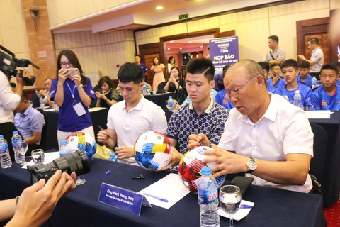 Trung vệ Duy Mạnh: Giải bóng đá Thiếu niên là cơ hội cho cầu thủ trẻ “cất cánh” - Ảnh 1. Trung vệ Duy Mạnh: Giải bóng đá Thiếu niên là cơ hội cho cầu thủ trẻ “cất cánh” - Ảnh 1.