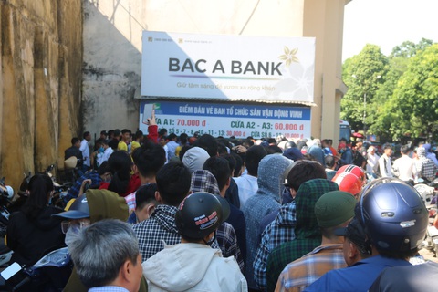Sân Vinh bán vé trận SLNA gặp CLB TP.HCM theo kiểu con nhà nghèo - Ảnh 1. Sân Vinh bán vé trận SLNA gặp CLB TP.HCM theo kiểu con nhà nghèo - Ảnh 1.