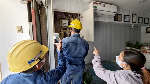 EVN nói ghi chỉ số điện sai dẫn đến tăng sốc là sai sót cá nhân - Ảnh 1. EVN nói ghi chỉ số điện sai dẫn đến tăng sốc là sai sót cá nhân - Ảnh 1.
