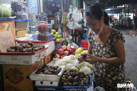 Trước Tết Đoan Ngọ, hàng hóa chậm lụt hơn năm ngoái - Ảnh 4. Trước Tết Đoan Ngọ, hàng hóa chậm lụt hơn năm ngoái - Ảnh 4.