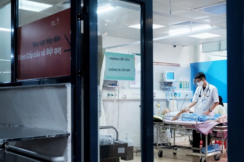 Nắng nóng trên 40 độ C, coi chừng đột quỵ, kiệt sức - Ảnh 1. Nắng nóng trên 40 độ C, coi chừng đột quỵ, kiệt sức - Ảnh 1.
