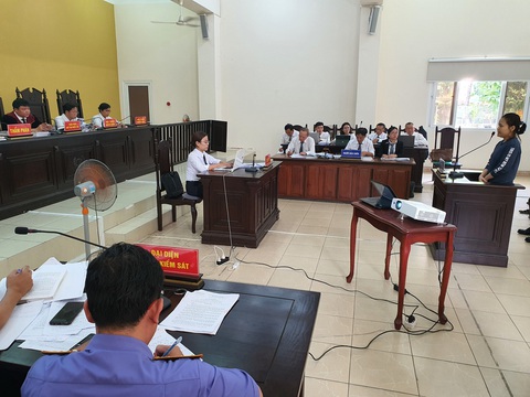 Bị cáo Thiên Hà vụ thi thể trong bêtông: Mẹ tôi không đồng phạm giết người - Ảnh 2. Bị cáo Thiên Hà vụ thi thể trong bêtông: Mẹ tôi không đồng phạm giết người - Ảnh 2.