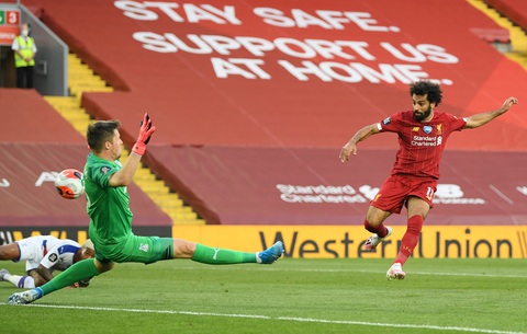 Đè bẹp Crystal Palace, Liverpool chạm tay vào cúp vô địch - Ảnh 2. Đè bẹp Crystal Palace, Liverpool chạm tay vào cúp vô địch - Ảnh 2.