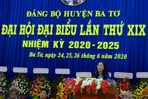 Phó bí thư Quảng Ngãi chỉ đạo đại hội huyện dù bí thư Lê Viết Chữ có mặt - Ảnh 2. Phó bí thư Quảng Ngãi chỉ đạo đại hội huyện dù bí thư Lê Viết Chữ có mặt - Ảnh 2.