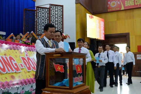 Phó bí thư Quảng Ngãi chỉ đạo đại hội huyện dù bí thư Lê Viết Chữ có mặt - Ảnh 4. Phó bí thư Quảng Ngãi chỉ đạo đại hội huyện dù bí thư Lê Viết Chữ có mặt - Ảnh 4.