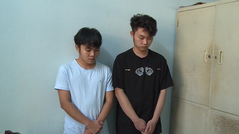Hai thanh niên 19 tuổi lừa hơn 400 triệu bằng chiêu nhắn tin trúng thưởng - Ảnh 1. Hai thanh niên 19 tuổi lừa hơn 400 triệu bằng chiêu nhắn tin trúng thưởng - Ảnh 1.