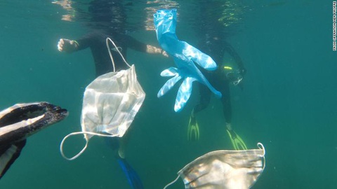 Rác khẩu trang, găng tay bơi đầy đại dương - Ảnh 1. Rác khẩu trang, găng tay bơi đầy đại dương - Ảnh 1.
