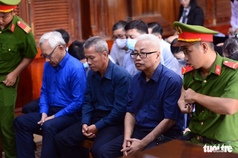 Ông Trần Phương Bình: Phóng lao phải theo lao - Ảnh 1. Ông Trần Phương Bình: Phóng lao phải theo lao - Ảnh 1.