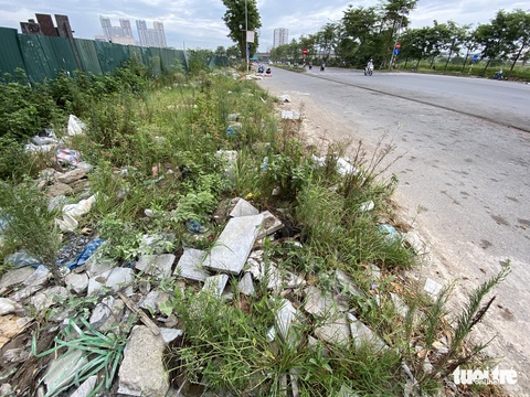 ‘Đại lộ’ ngàn tỉ Chu Văn An dở dang, nhiều nơi ngập ngụa rác - Ảnh 5. ‘Đại lộ’ ngàn tỉ Chu Văn An dở dang, nhiều nơi ngập ngụa rác - Ảnh 5.